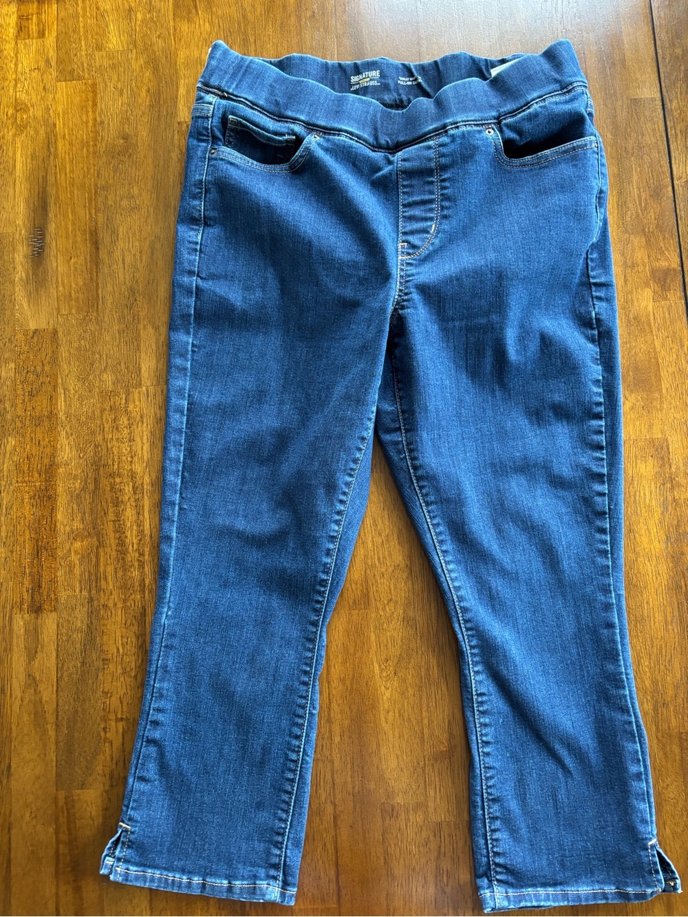 Signature by Levi Strauss Women's Blue Ankle Crop Pull-On Jeans
